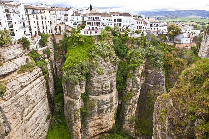 Seville Private Transfer to Granada with a Visit to Ronda - Ronda turns a transfer into a day out