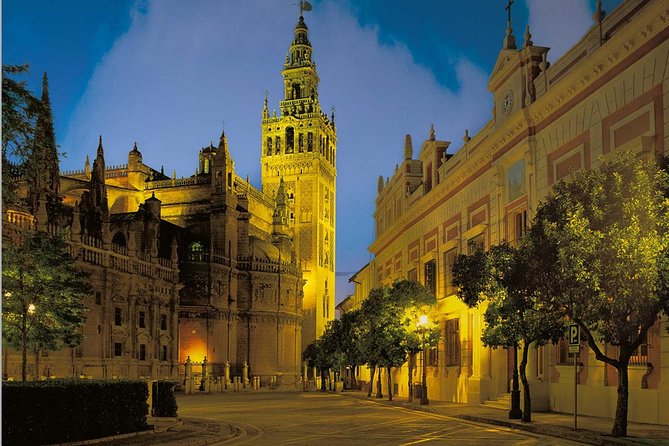 Seville Private Walking Tour with Alcazar & Cathedral Tickets - The Giralda: Seville from above