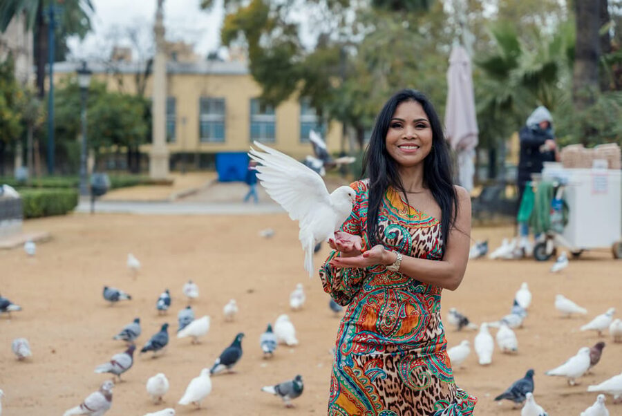 Seville: Professional Photoshoot at Plaza de España - At a glance: what your booking includes
