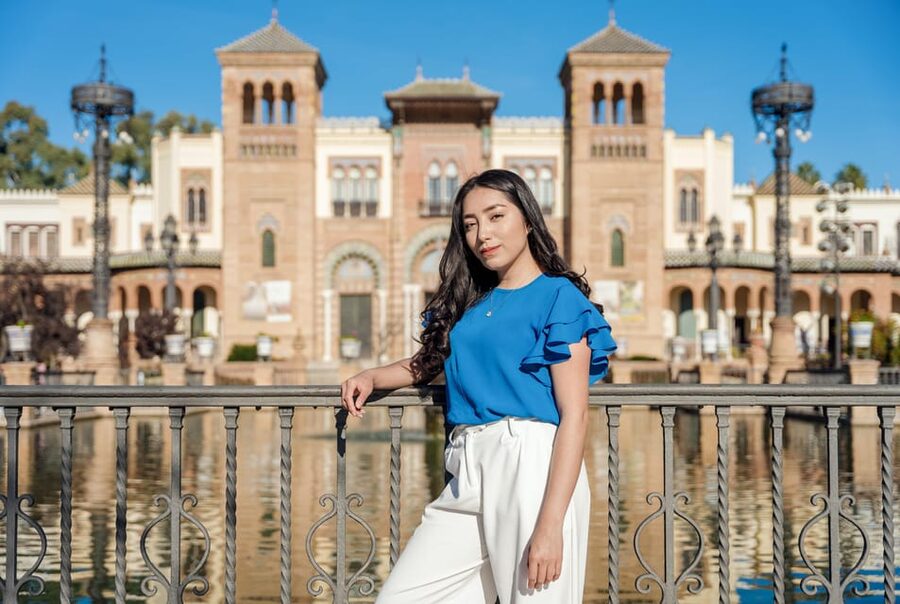 Seville: Professional Photoshoot at Plaza de España - Starting near Torre Norte