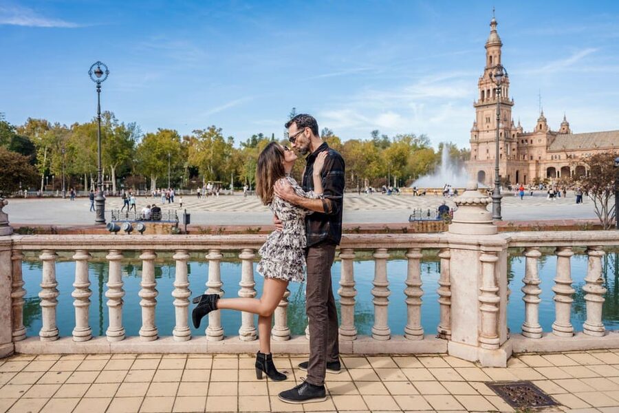 Seville: Professional Photoshoot at Plaza de España - Who should book this Seville photo session?