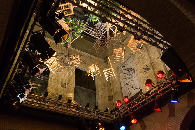 Seville: Puro Flamenco Show - Museo del Baile Flamenco - A compact setting with a seating catch