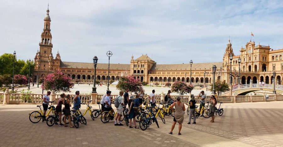 Seville: Relaxing City Bike Tour with a Tour Guide - From Santa Cruz to the shade of Murillo Gardens