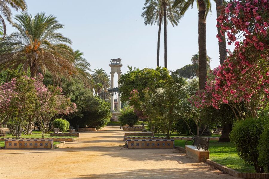 Seville: Relaxing City Bike Tour with a Tour Guide - Parque de María Luisa and Plaza de España