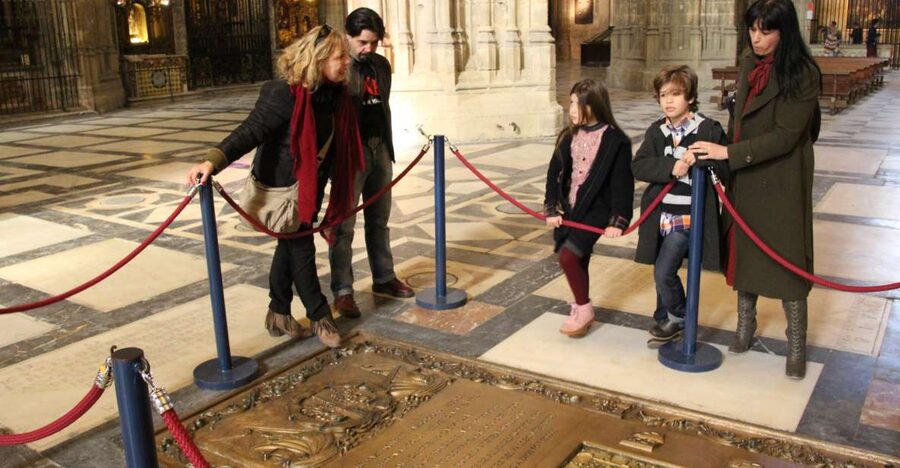 Seville: Royal Alcazar, Cathedral and Giralda Tower Tour - Why this tour makes sense in Seville