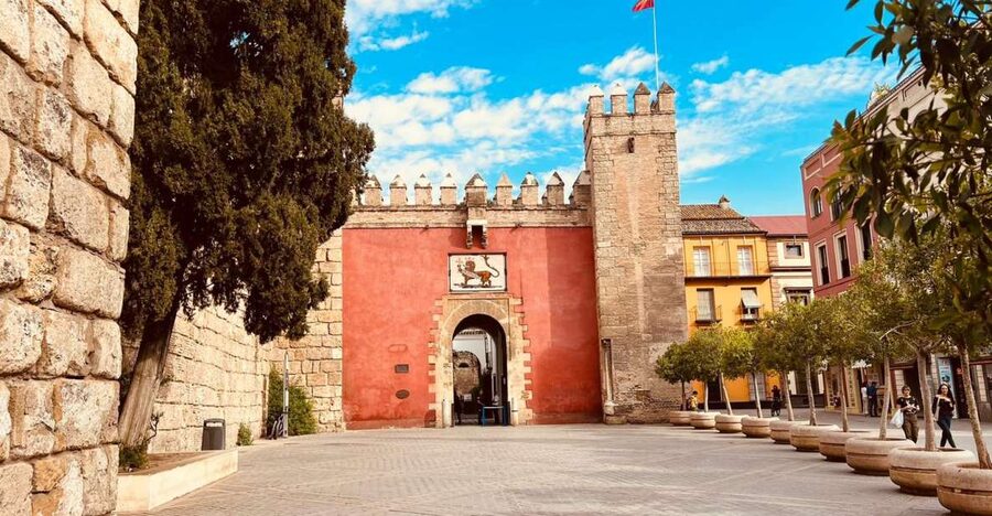 Seville: Skip-the-Line Royal Alcázar Guided Tour - Why the Alcázar works best with a guide