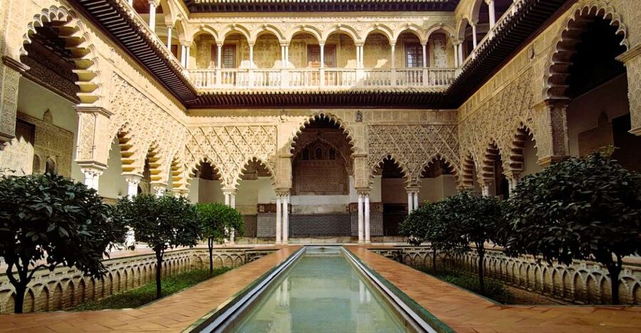 Seville: Small-Group Alcázar Guided Tour & Entry Ticket - Why a guide helps at the Alcázar