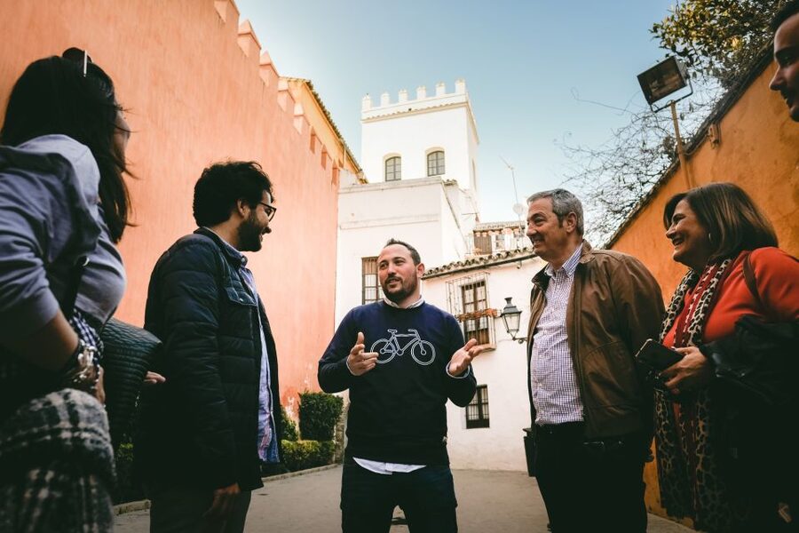 Seville: Small-Group Jewish Quarter Discovery Walking Tour - Reading the Jewish Quarter through its streets
