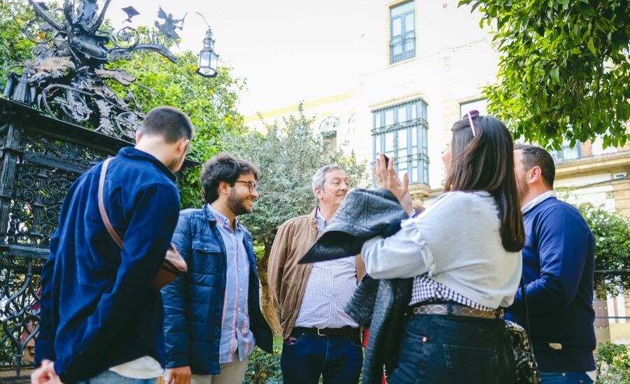 Seville: Small-Group Jewish Quarter Discovery Walking Tour - Santa Cruz Square and the former synagogue sites