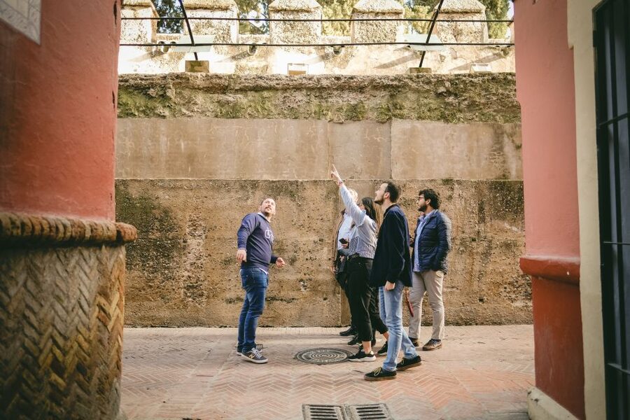 Seville: Small-Group Jewish Quarter Discovery Walking Tour - Jardines de Murillo and the finish near Santa María la Blanca