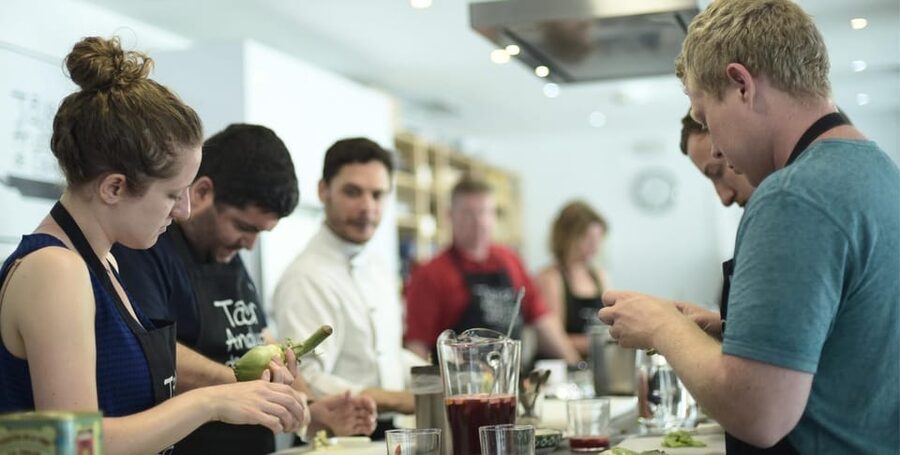 Seville: Spanish Cooking Class with Dinner - Who should book this class?