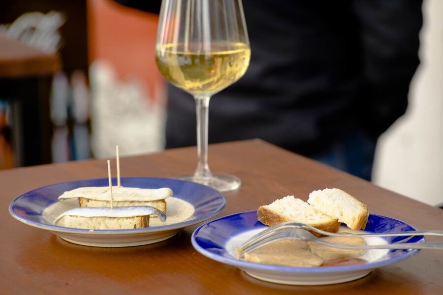 Seville: Tapas Crawl - How the guide shapes the evening