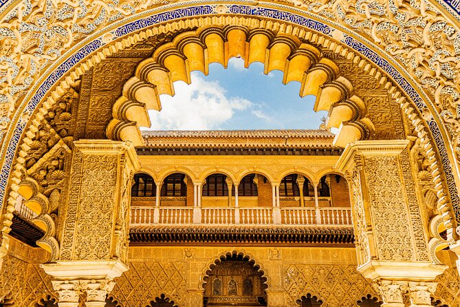 Skip the Line Seville Alcázar, Cathedral & Giralda Guided Tour - The guide can make a fast tour click