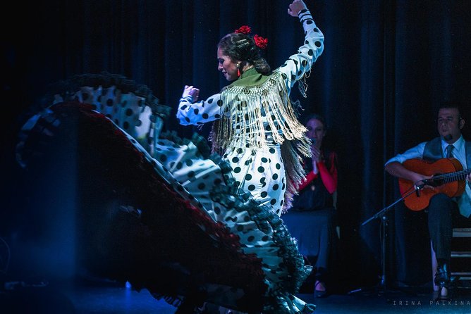 Tablao Flamenco Orillas de Triana Ticket - What the intimate room changes