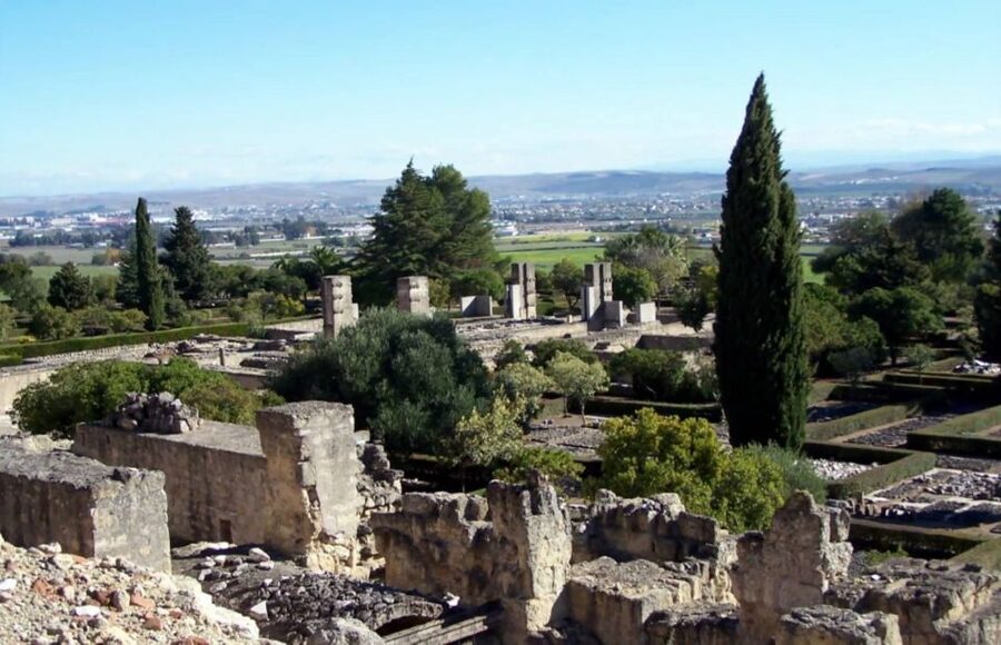 Tour bicicleta a Medina Azahara - Following the canal into the fields