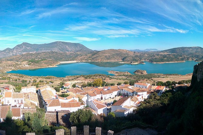 White Villages and Ronda Guided Day Tour from Seville - Grazalema: mountain views and a lunch decision